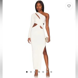 Audrina Cut Out Maxi Dress in Ivory
NBD size xs